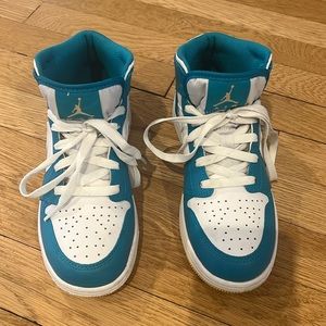 Nike Air Jordan 1 Mid Grade School size 4.5Y WORN ONCE (kids)